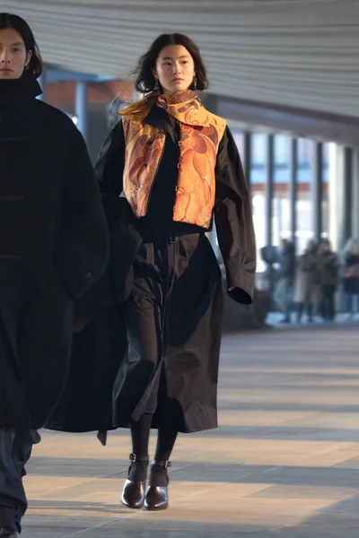 Look 32